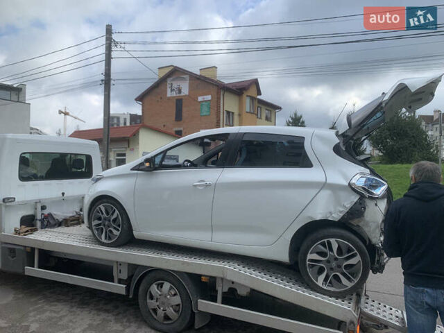 Белый Рено Зое, объемом двигателя 0 л и пробегом 84 тыс. км за 3700 $, фото 5 на Automoto.ua