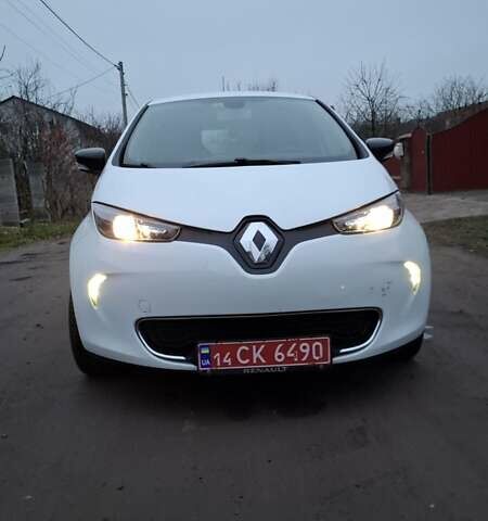 Белый Рено Зое, объемом двигателя 0 л и пробегом 61 тыс. км за 6600 $, фото 7 на Automoto.ua