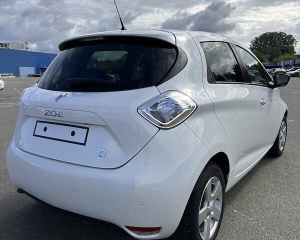 Белый Рено Зое, объемом двигателя 0 л и пробегом 58 тыс. км за 7400 $, фото 7 на Automoto.ua