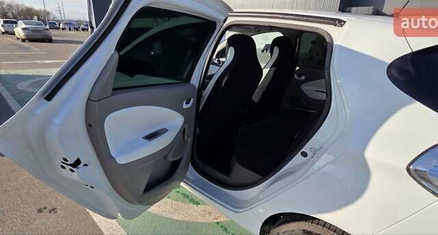 Білий Рено Зое, об'ємом двигуна 0 л та пробігом 192 тис. км за 5700 $, фото 24 на Automoto.ua