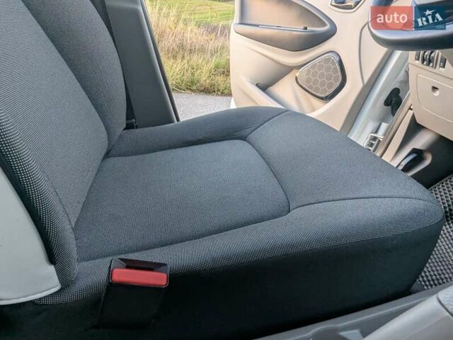 Белый Рено Зое, объемом двигателя 0 л и пробегом 51 тыс. км за 6995 $, фото 34 на Automoto.ua