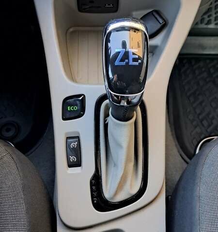 Рено Зое 2016 в Львове на Automoto.ua Белый Рено Зое, объемом двигателя 0 л и пробегом 115 тыс. км за 7100 $, фото 22 на Automoto.ua