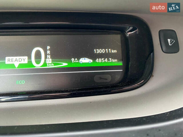 Белый Рено Зое, объемом двигателя 0 л и пробегом 130 тыс. км за 6999 $, фото 13 на Automoto.ua