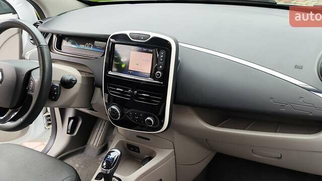 Білий Рено Зое, об'ємом двигуна 0 л та пробігом 50 тис. км за 7950 $, фото 18 на Automoto.ua