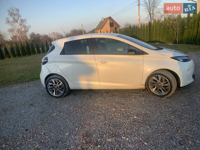 Белый Рено Зое, объемом двигателя 0 л и пробегом 85 тыс. км за 5950 $, фото 3 на Automoto.ua