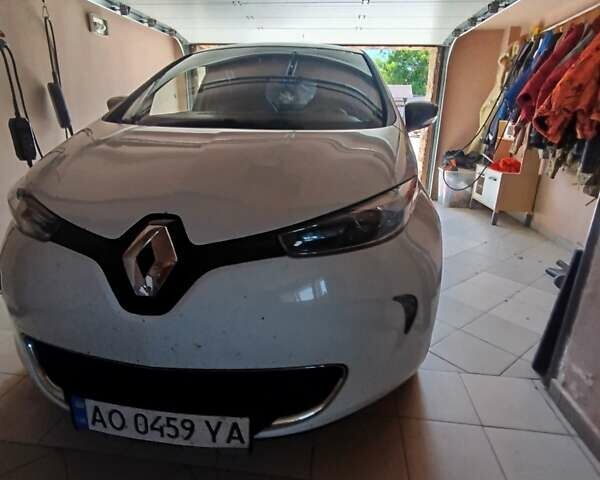 Белый Рено Зое, объемом двигателя 0 л и пробегом 110 тыс. км за 7000 $, фото 1 на Automoto.ua