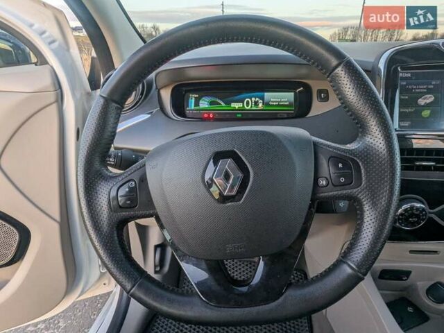Белый Рено Зое, объемом двигателя 0 л и пробегом 51 тыс. км за 6995 $, фото 41 на Automoto.ua