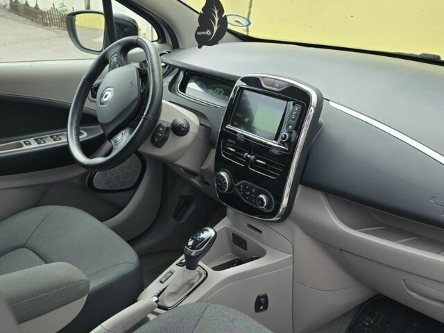 Белый Рено Зое, объемом двигателя 0 л и пробегом 37 тыс. км за 6799 $, фото 6 на Automoto.ua