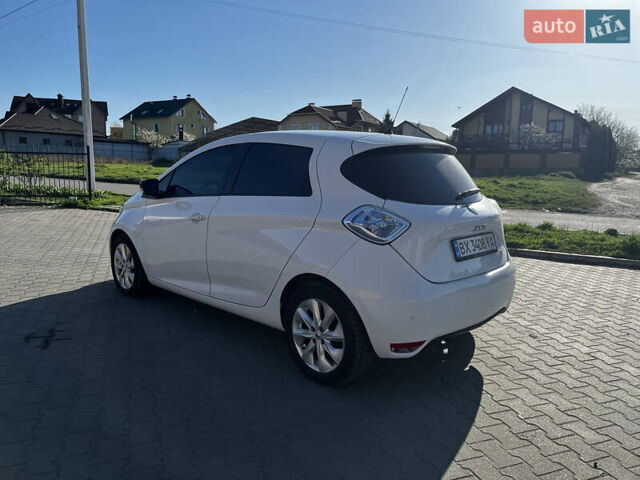 Белый Рено Зое, объемом двигателя 0 л и пробегом 72 тыс. км за 8100 $, фото 8 на Automoto.ua