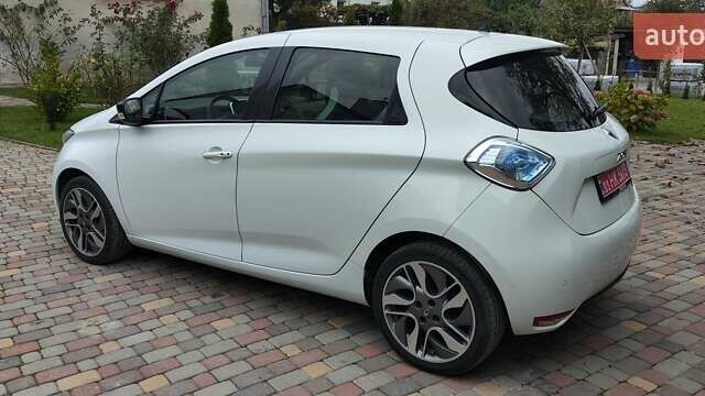 Білий Рено Зое, об'ємом двигуна 0 л та пробігом 50 тис. км за 7950 $, фото 5 на Automoto.ua