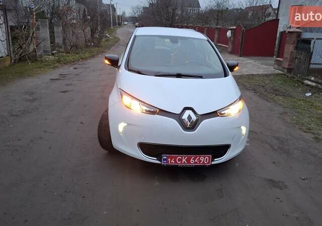Белый Рено Зое, объемом двигателя 0 л и пробегом 61 тыс. км за 6600 $, фото 6 на Automoto.ua