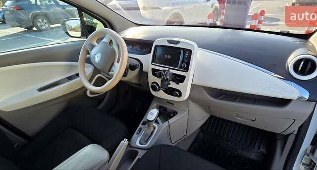 Білий Рено Зое, об'ємом двигуна 0 л та пробігом 192 тис. км за 5700 $, фото 20 на Automoto.ua