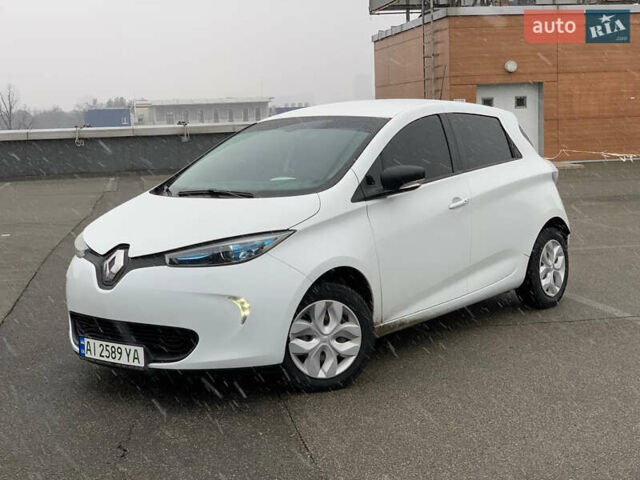 Белый Рено Зое, объемом двигателя 0 л и пробегом 120 тыс. км за 8000 $, фото 1 на Automoto.ua