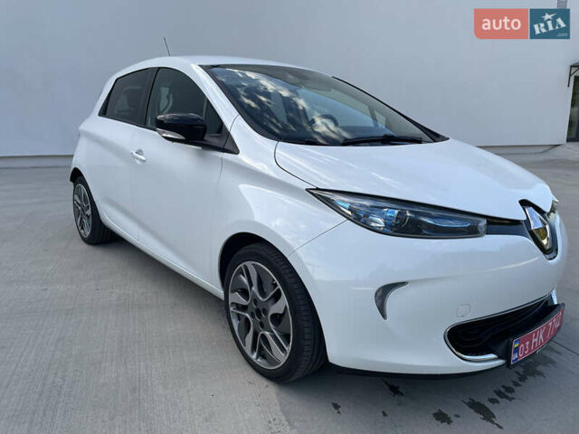 Белый Рено Зое, объемом двигателя 0 л и пробегом 74 тыс. км за 6900 $, фото 11 на Automoto.ua
