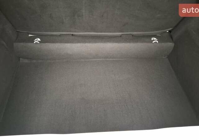 Белый Рено Зое, объемом двигателя 0 л и пробегом 61 тыс. км за 6600 $, фото 24 на Automoto.ua