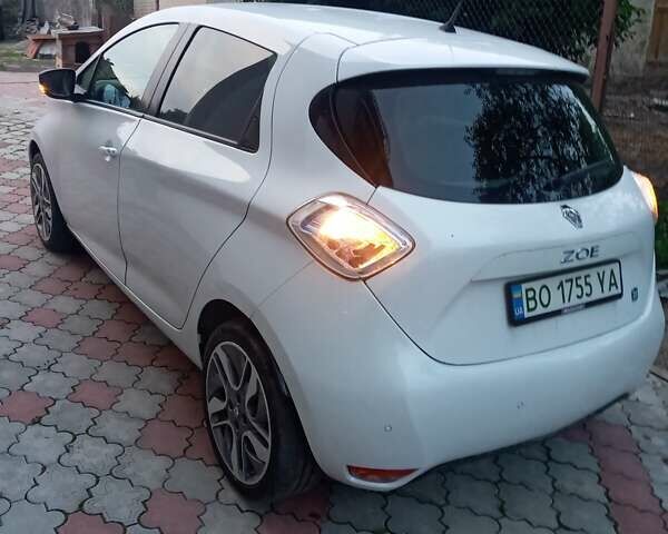 Белый Рено Зое, объемом двигателя 0 л и пробегом 58 тыс. км за 7100 $, фото 3 на Automoto.ua