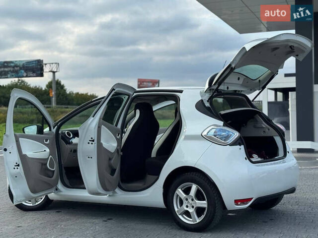 Белый Рено Зое, объемом двигателя 0 л и пробегом 164 тыс. км за 5999 $, фото 6 на Automoto.ua