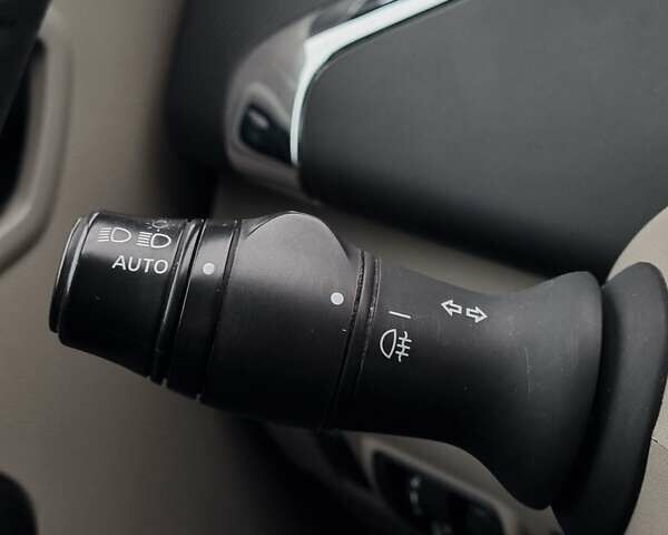 Білий Рено Зое, об'ємом двигуна 0 л та пробігом 122 тис. км за 6200 $, фото 48 на Automoto.ua