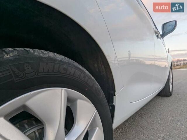 Белый Рено Зое, объемом двигателя 0 л и пробегом 51 тыс. км за 6995 $, фото 17 на Automoto.ua