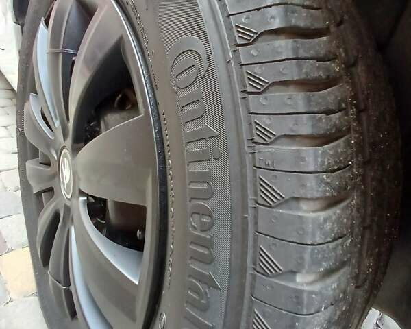 Белый Рено Зое, объемом двигателя 0 л и пробегом 200 тыс. км за 5350 $, фото 14 на Automoto.ua