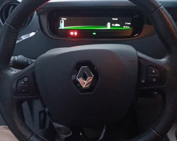 Белый Рено Зое, объемом двигателя 0 л и пробегом 58 тыс. км за 7100 $, фото 13 на Automoto.ua