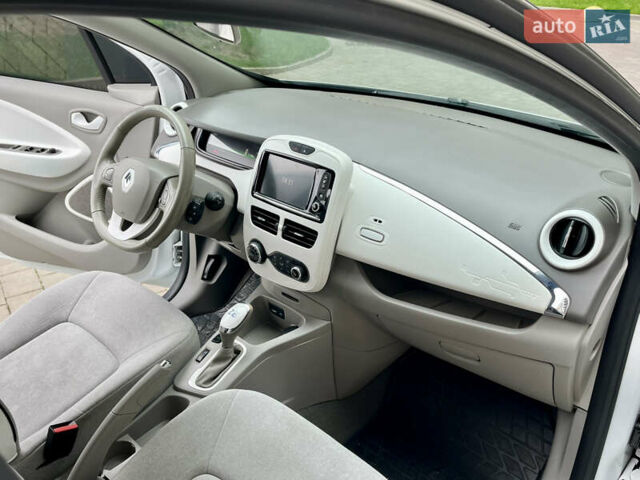Белый Рено Зое, объемом двигателя 0 л и пробегом 108 тыс. км за 6499 $, фото 19 на Automoto.ua