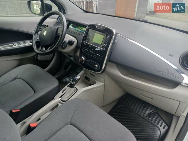 Білий Рено Зое, об'ємом двигуна 0 л та пробігом 71 тис. км за 6700 $, фото 7 на Automoto.ua