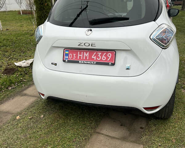 Белый Рено Зое, объемом двигателя 0 л и пробегом 116 тыс. км за 6900 $, фото 4 на Automoto.ua