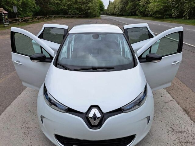 Белый Рено Зое, объемом двигателя 0 л и пробегом 65 тыс. км за 8500 $, фото 1 на Automoto.ua
