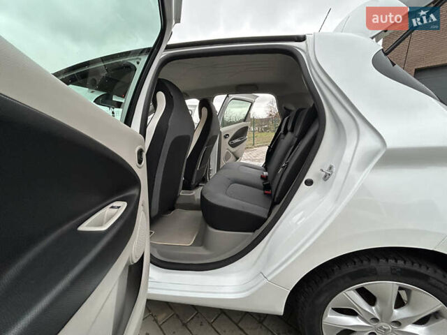 Білий Рено Зое, об'ємом двигуна 0 л та пробігом 87 тис. км за 7800 $, фото 9 на Automoto.ua