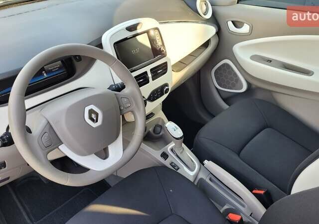 Белый Рено Зое, объемом двигателя 0 л и пробегом 113 тыс. км за 7200 $, фото 12 на Automoto.ua