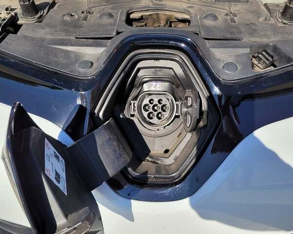 Білий Рено Зое, об'ємом двигуна 0 л та пробігом 147 тис. км за 9000 $, фото 13 на Automoto.ua