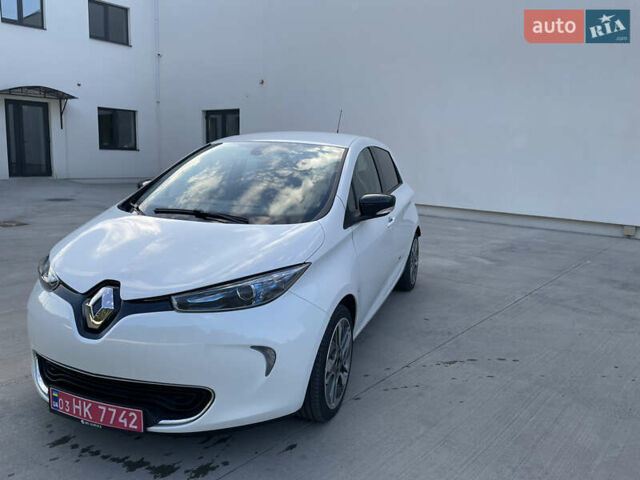 Белый Рено Зое, объемом двигателя 0 л и пробегом 74 тыс. км за 6900 $, фото 2 на Automoto.ua