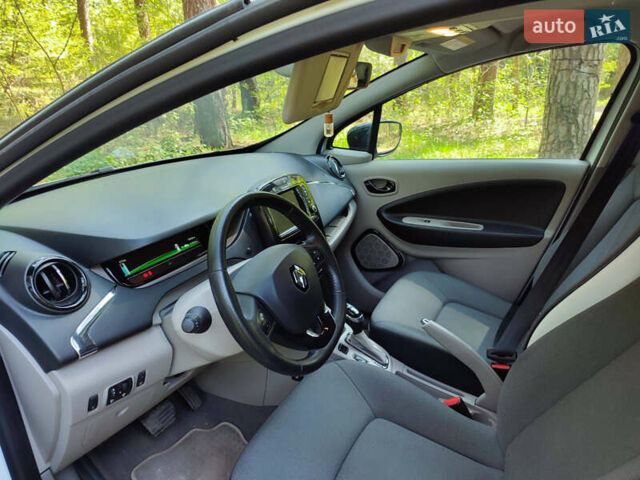 Білий Рено Зое, об'ємом двигуна 0 л та пробігом 73 тис. км за 7200 $, фото 12 на Automoto.ua