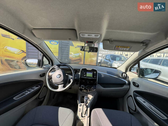 Білий Рено Зое, об'ємом двигуна 0 л та пробігом 98 тис. км за 6900 $, фото 4 на Automoto.ua