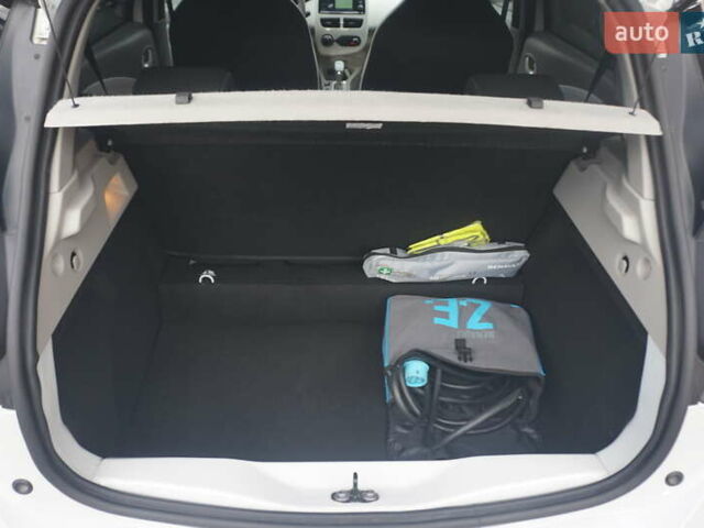 Білий Рено Зое, об'ємом двигуна 0 л та пробігом 112 тис. км за 6777 $, фото 48 на Automoto.ua