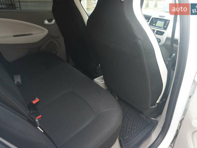 Білий Рено Зое, об'ємом двигуна 0 л та пробігом 112 тис. км за 6777 $, фото 41 на Automoto.ua