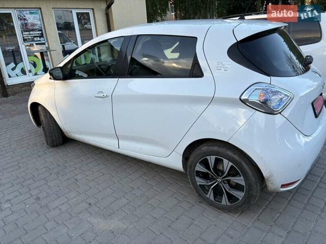 Белый Рено Зое, объемом двигателя 0 л и пробегом 56 тыс. км за 9900 $, фото 4 на Automoto.ua
