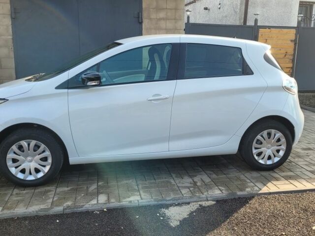 Белый Рено Зое, объемом двигателя 0 л и пробегом 113 тыс. км за 7200 $, фото 3 на Automoto.ua