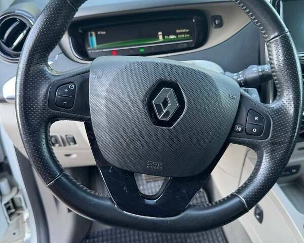 Білий Рено Зое, об'ємом двигуна 0 л та пробігом 100 тис. км за 7800 $, фото 26 на Automoto.ua