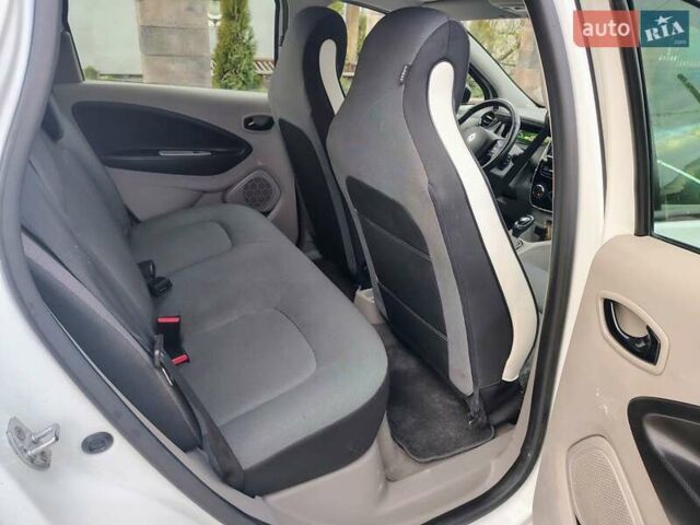 Білий Рено Зое, об'ємом двигуна 0 л та пробігом 40 тис. км за 6900 $, фото 8 на Automoto.ua