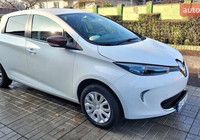 Белый Рено Зое, объемом двигателя 0 л и пробегом 113 тыс. км за 7200 $, фото 3 на Automoto.ua