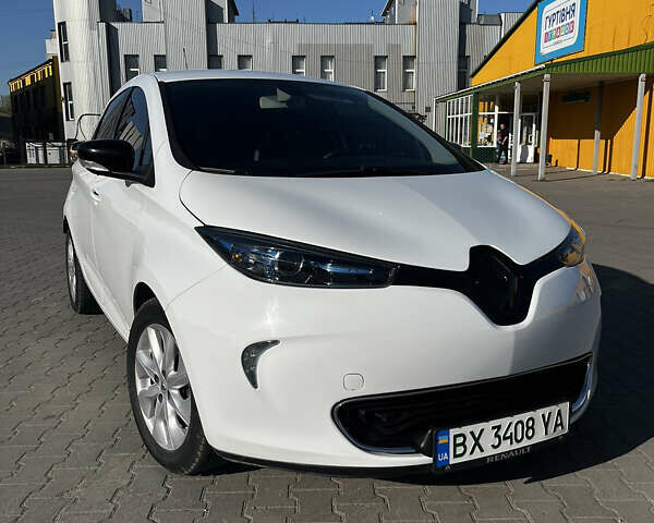 Белый Рено Зое, объемом двигателя 0 л и пробегом 72 тыс. км за 8100 $, фото 3 на Automoto.ua
