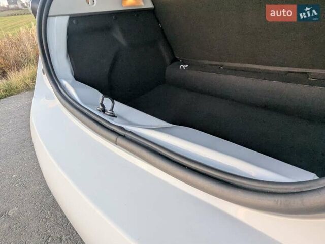 Белый Рено Зое, объемом двигателя 0 л и пробегом 51 тыс. км за 6995 $, фото 49 на Automoto.ua