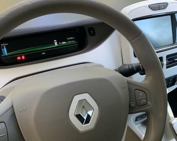 Белый Рено Зое, объемом двигателя 0 л и пробегом 92 тыс. км за 6800 $, фото 4 на Automoto.ua
