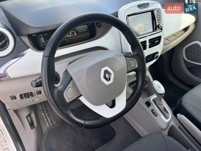 Білий Рено Зое, об'ємом двигуна 0 л та пробігом 84 тис. км за 7700 $, фото 12 на Automoto.ua