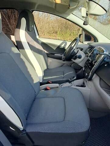 Белый Рено Зое, объемом двигателя 0 л и пробегом 163 тыс. км за 7950 $, фото 23 на Automoto.ua