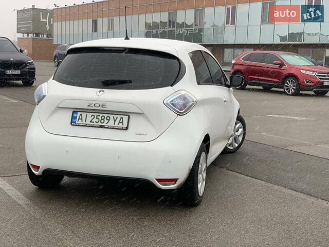 Белый Рено Зое, объемом двигателя 0 л и пробегом 120 тыс. км за 8000 $, фото 4 на Automoto.ua