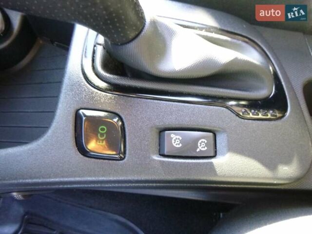 Белый Рено Зое, объемом двигателя 0 л и пробегом 81 тыс. км за 10300 $, фото 42 на Automoto.ua