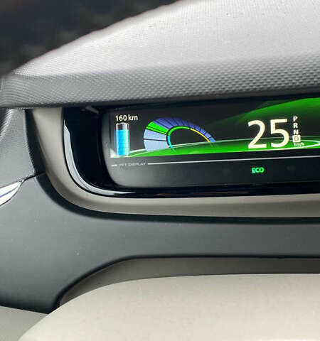 Белый Рено Зое, объемом двигателя 0 л и пробегом 130 тыс. км за 6999 $, фото 1 на Automoto.ua